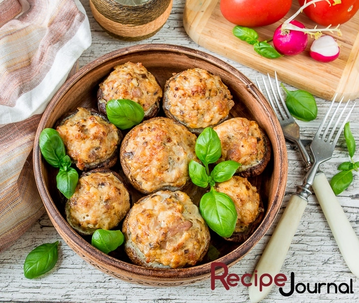 Фото с (Рецепт шампиньонов фаршированных курицей)