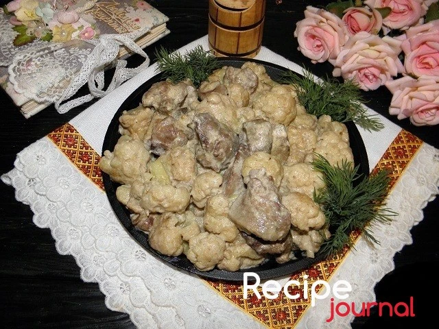 Фото с (Цветная капуста тушеная с куриной печенью - рецепт блюда из овощей)